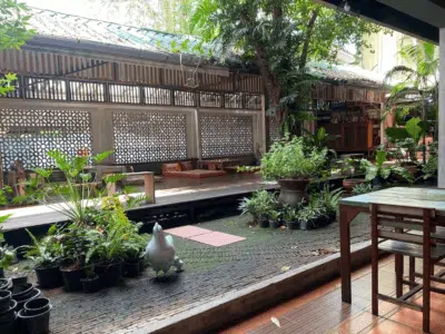 Unbranded Cafe