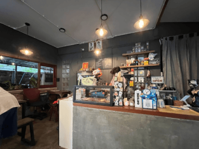 บ้านหลังวัด Baan Lang Wat (Cafe & Roastery)
