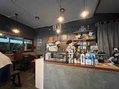 บ้านหลังวัด Baan Lang Wat (Cafe & Roastery)