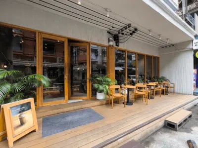 Sarnies Cafe Sukhumvit
