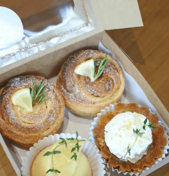 Lemoncurd Bread and Coffee