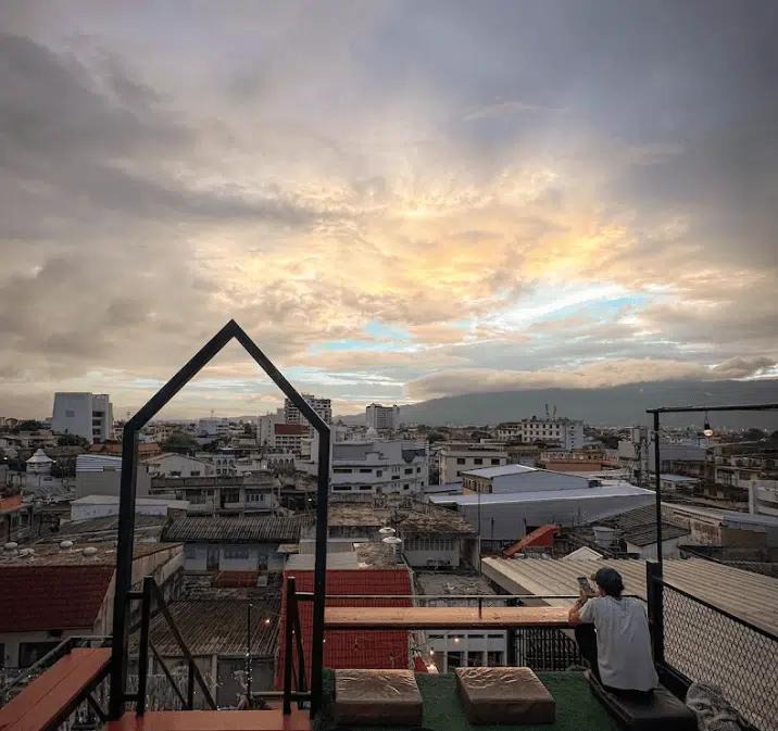 Top 10 Cafes in Chiang Mai for Coffee Lovers 6 Makad Rooftop