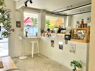 Charge up cafe-roaster and Art toy