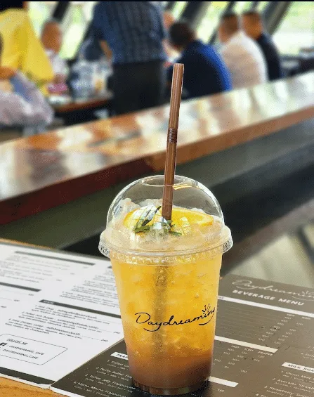 Daydreaming café