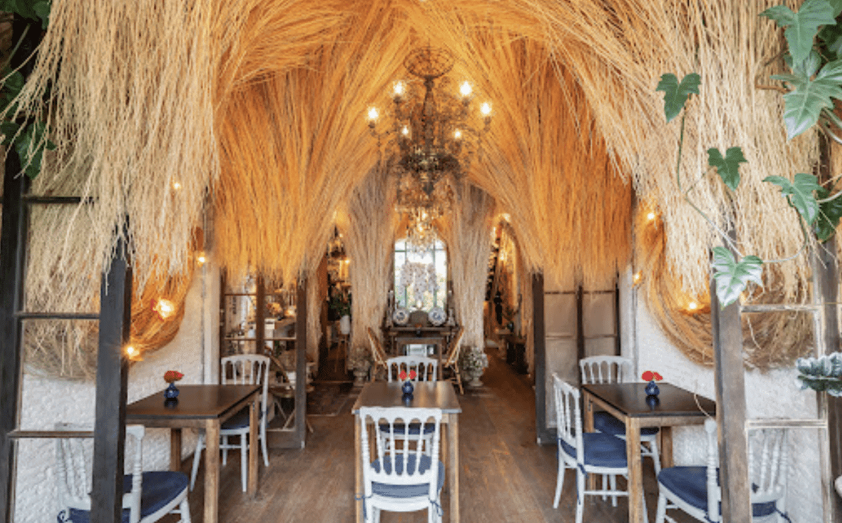 Romantic Cafes in Bangkok: Floral Cafe Napasorn