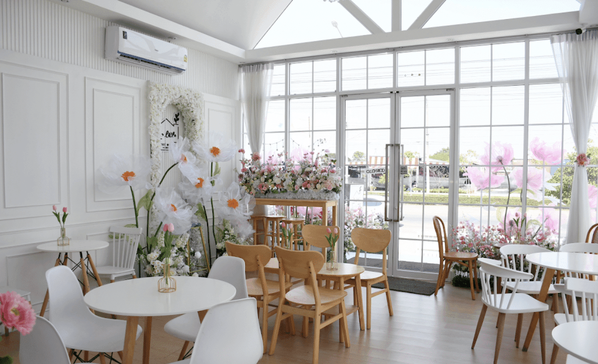 LittleWhiteHousecafe