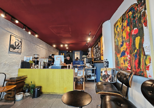 cafes in chatuchak | Oguiss Coffee (Ratchayothin)
