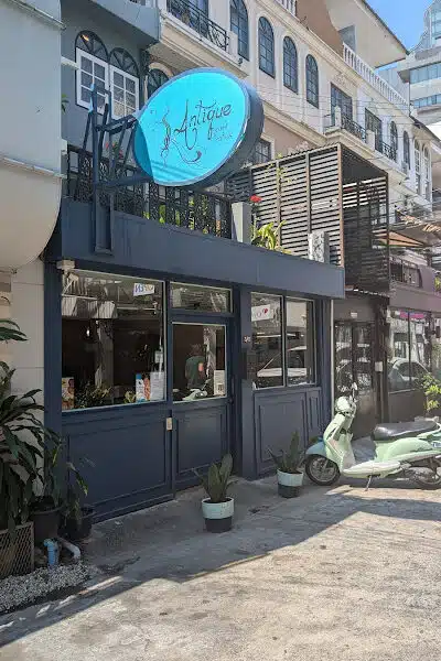 Antique Café & Cakes