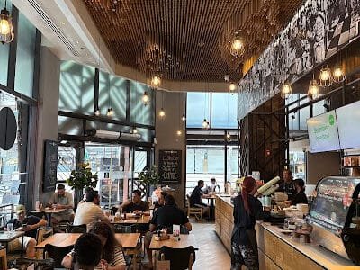 THE COFFEE CLUB - Holiday Inn Sukhumvit Soi 11