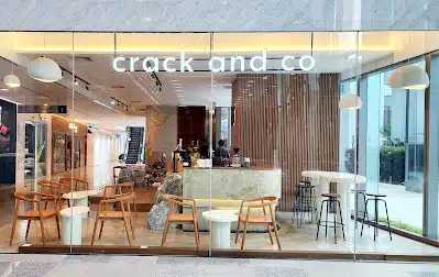crack and co aree (Vanit Place Aree)