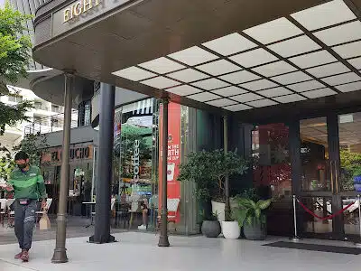 Eight Thong Lo