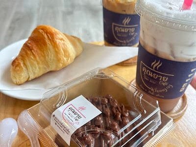 Khunyay Cafe' & Bistro