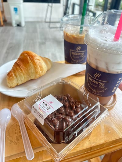 Khunyay Cafe' & Bistro
