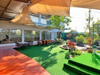 LEK HOUSE cafe & restaurant