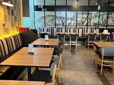 THE COFFEE CLUB - Holiday Inn Express Sathorn