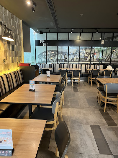 THE COFFEE CLUB - Holiday Inn Express Sathorn