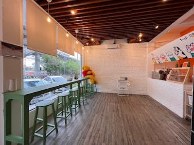 Triple Cats Cafe & Crafts (สามแมว)