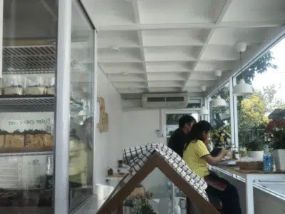 MOMO HOUSE CAFE