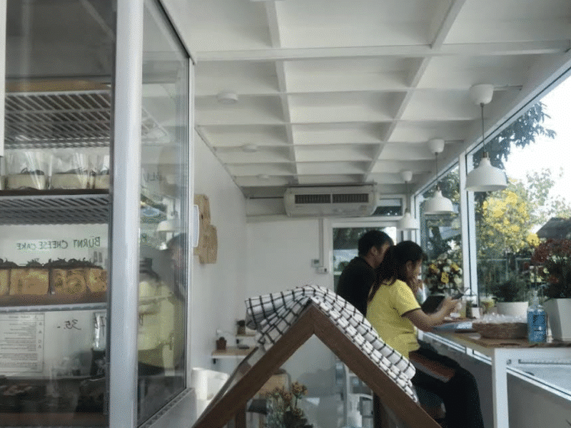 MOMO HOUSE CAFE