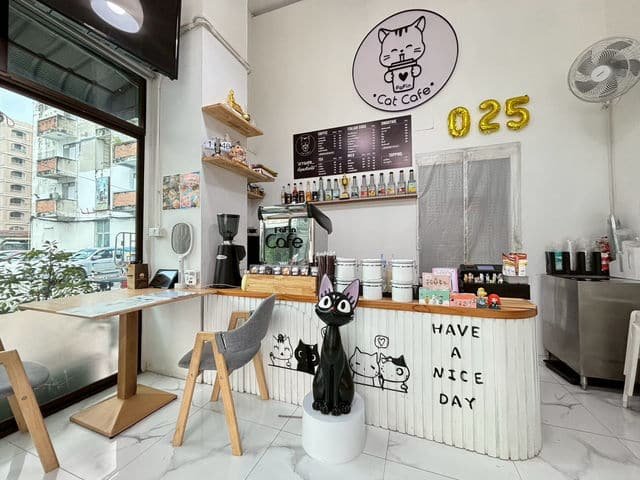 Fafin Cat Cafe (Ramkhamhaeng 2)