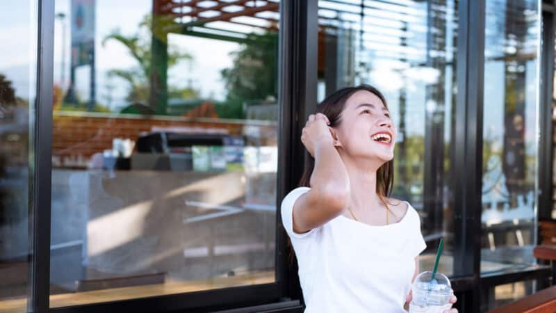 girl smiled happily coffee shop